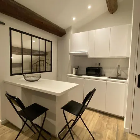 Cozy Close To The Sea טולון